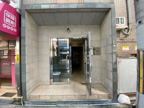 プレール新町の玄関