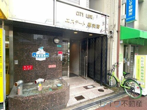シティライフエステート難波南の玄関