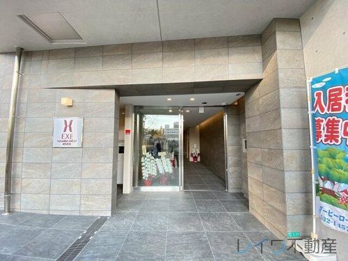 エグゼ難波WESTリバーの玄関