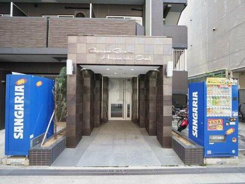 ジュネーゼグラン本町EASTの玄関