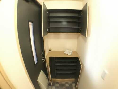 アドラブール美園の玄関