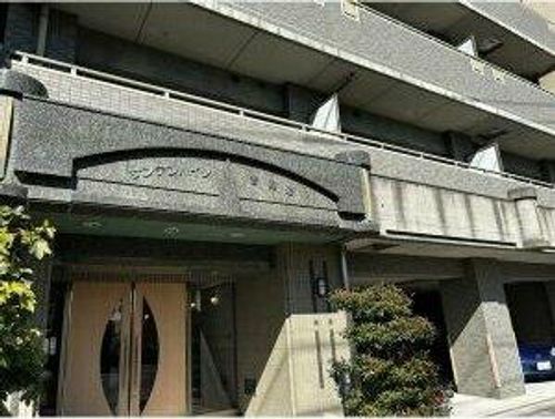 サンデンハイツ若葉通の玄関