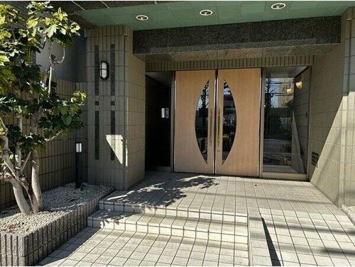 サンデンハイツ若葉通の玄関