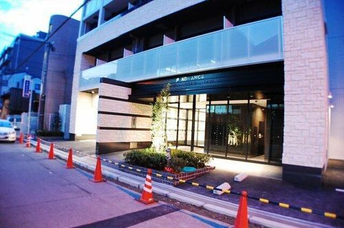 アドバンス難波西アクアの玄関