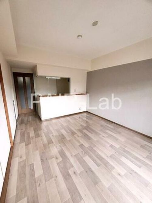 パストラル青山の居間