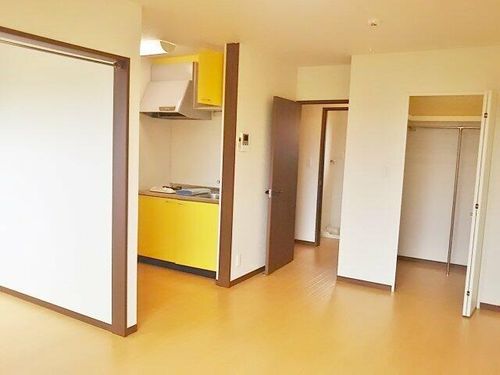 メゾン文(BUN)205の居間