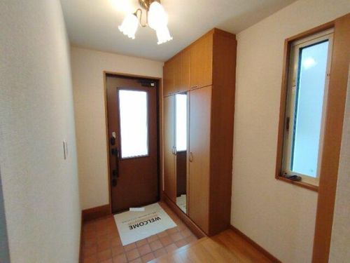 愛知県岡崎市上地1丁目(一戸建)の賃貸物件の玄関