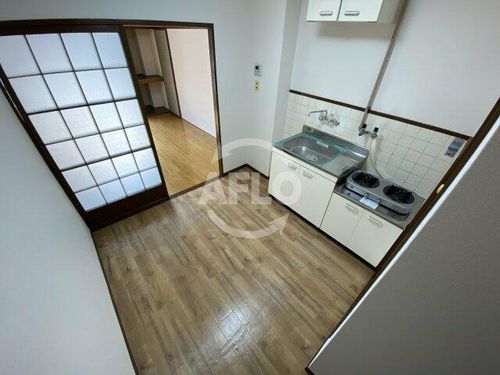 南森町ロイヤルハイツの居間