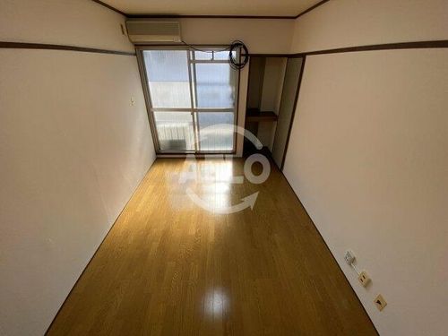 南森町ロイヤルハイツの居間