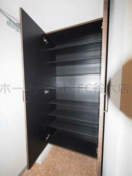 Luxe森之宮の玄関