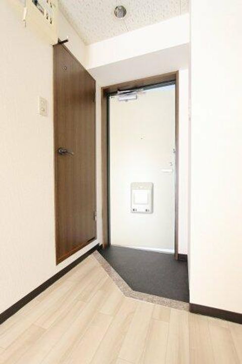 メルヴェーユ小幡Iの玄関