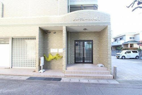 メルヴェーユ小幡Iの玄関