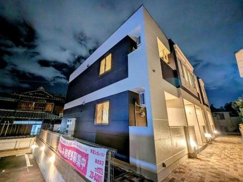 モイス・シャーム熊取の玄関