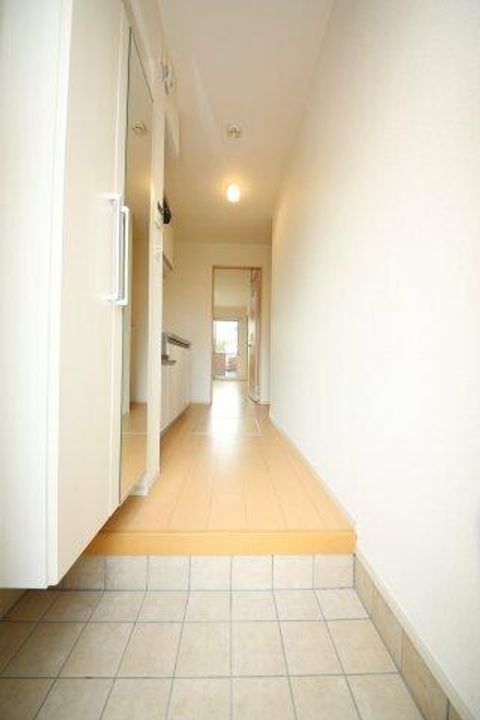 フローラ101の玄関