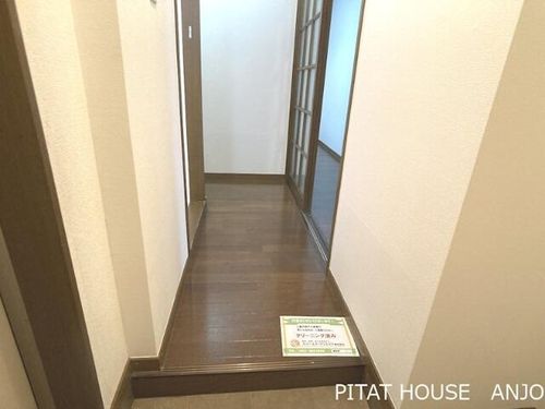 ビレッジ亀沢 A棟の玄関