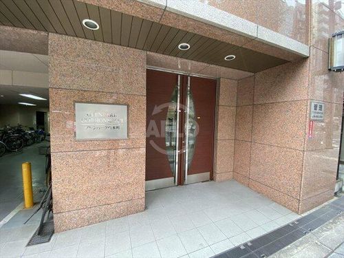 グレンパーク内本町の玄関