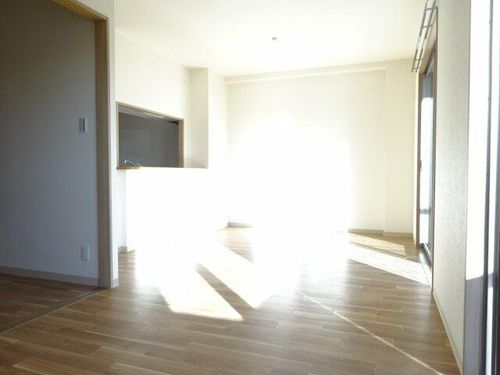 アムシュロス神戸北101の居間