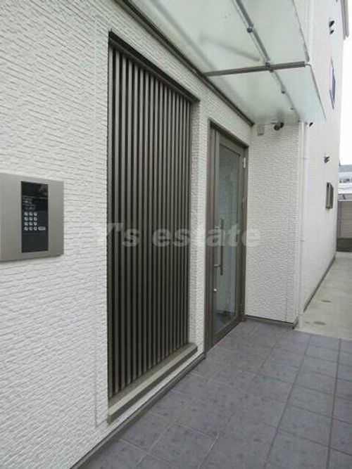 セレニティ松原の玄関