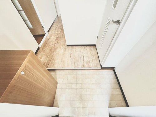 T’sコート土師ノ里の玄関