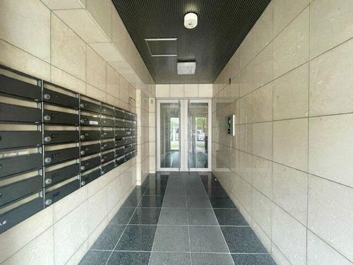 グリーンパーク新瑞の玄関