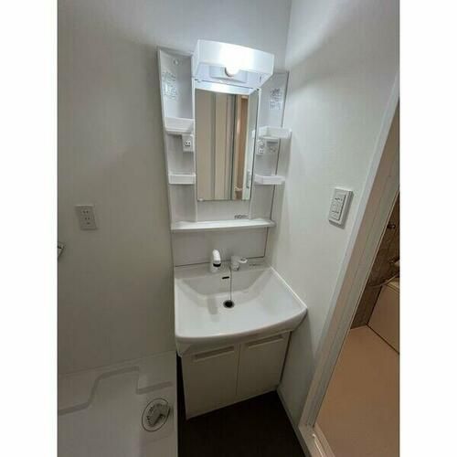 サンライフ六名の内装