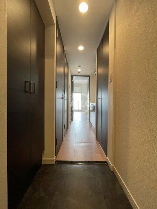 プレサンス南森町ライズの玄関