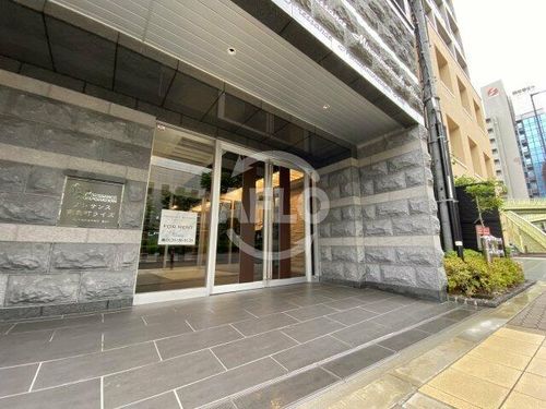 プレサンス南森町ライズの玄関