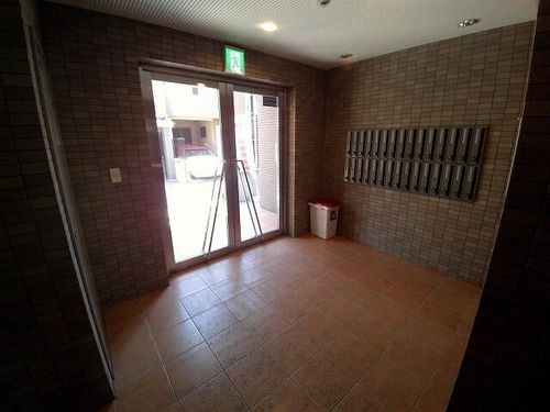 アビタシオン オンズアンの玄関