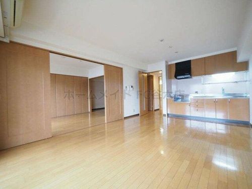 ウィステリア谷町の居間