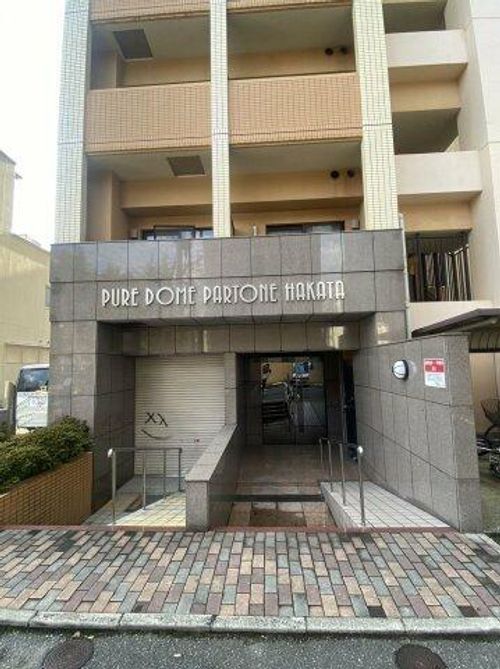 ピュアドームパルトーネ博多の玄関