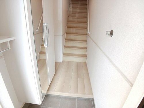 プランタンコートⅥ202の玄関