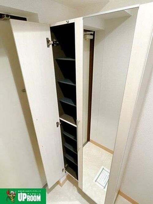 プリムラ・ローズ・ガーデンの玄関