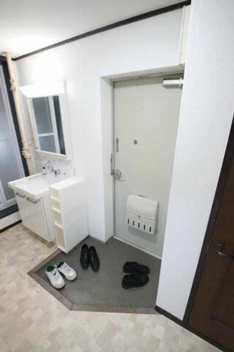 泉北原山台第一次団地1号棟の玄関