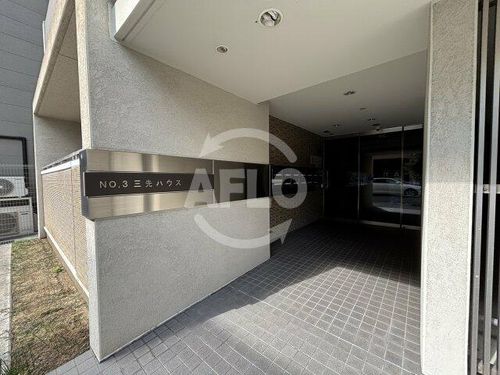 第3三先ハウスの玄関