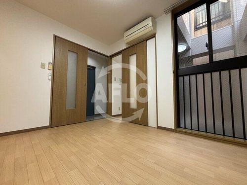 第5三先ハウスの居間