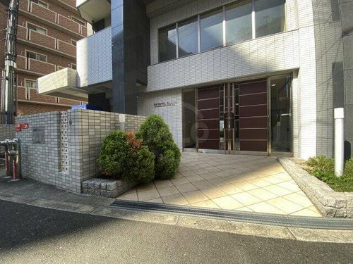 クリスタルグランツ大阪センターstの玄関