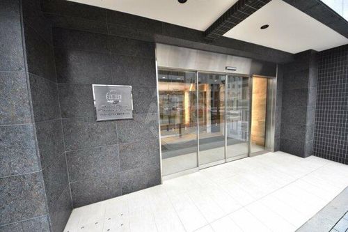 ジュネーゼグラン福島ミラージュの玄関