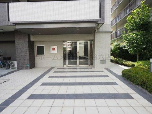 ドゥーエ森ノ宮の玄関