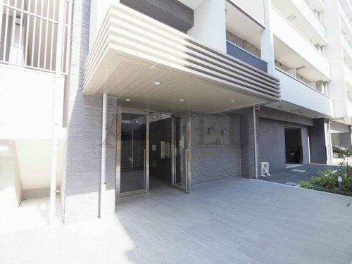 エスリード大阪梅田リュクスの玄関