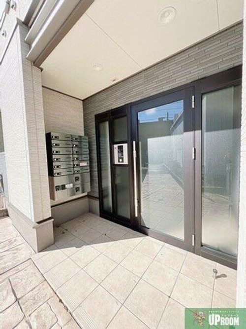 フレグランス中央の玄関