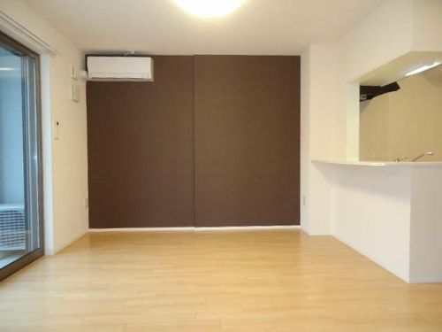 ピリカ青山の居間