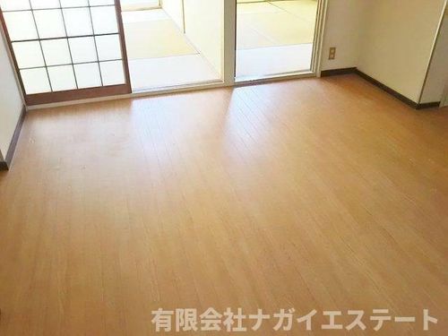 社ハイツ101の居間