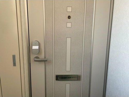 トーマスⅢ205の玄関