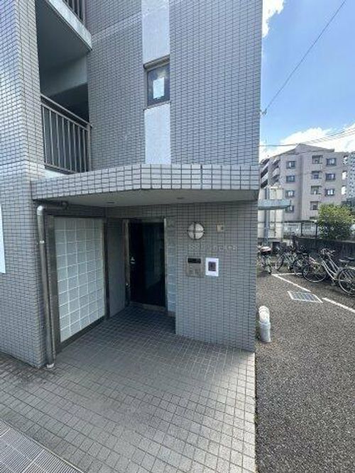 ソシオ豊田小坂本町214の玄関