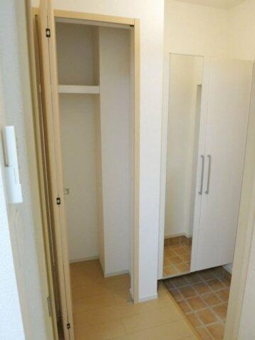 デフィー川原 Aの玄関