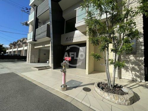 アドバンス大阪ルーチェの玄関