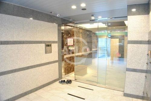 フォーチュン心斎橋イーストの玄関