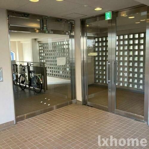 千里丘レジデンスの玄関