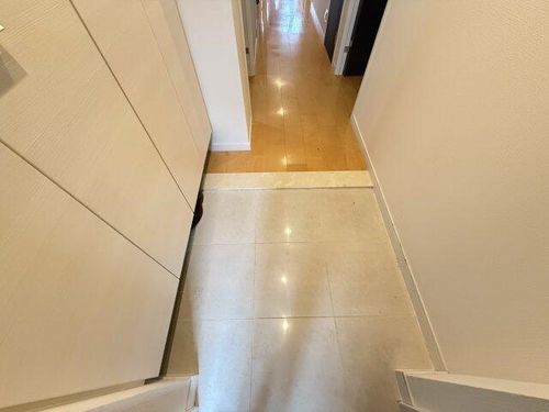 リ-デンススクエア一宮1003号室1003の玄関