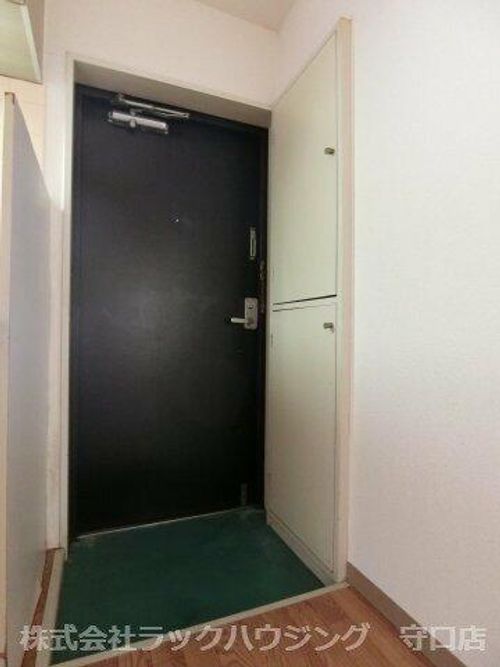 ラ・フォーレ高瀬の玄関